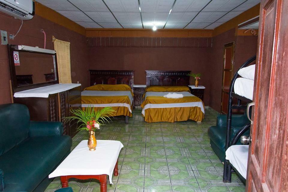 סן מיגל Hotel Leones Marinos מראה חיצוני תמונה